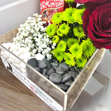 Elegant Emirati Women’s Day Gift: Red Roses, Green Chrysanthemums & Lindt Chocolate in Acrylic Box